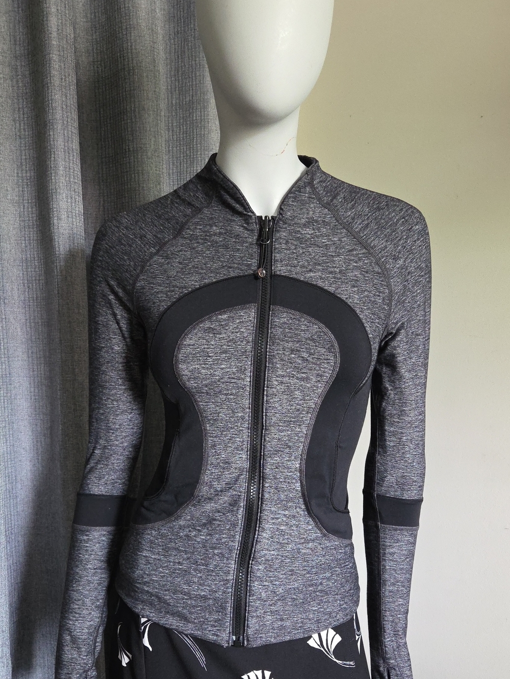 Lululemon Find Your Bliss Reversable Jacket In Heathered Core Black / Black
